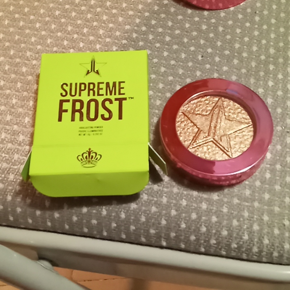 Jeffree star Supreme frost highlighter New